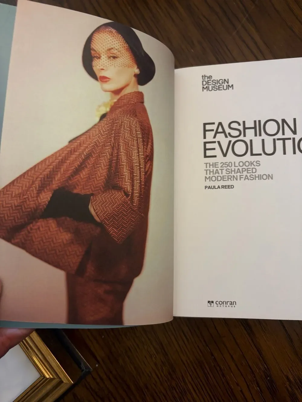 Fashion Evolution softcover  Book - modern fashion. Design museum. Paula Reed.